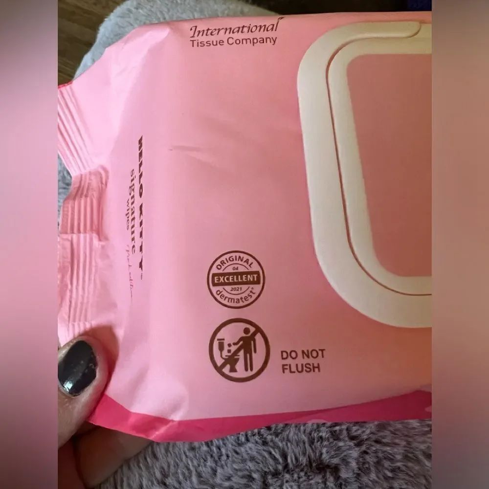 Hello Kitty Wet Wipes 70 Count - Picture 3 of 7
